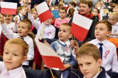 Patriotyczne śpiewanie przedszkolaków